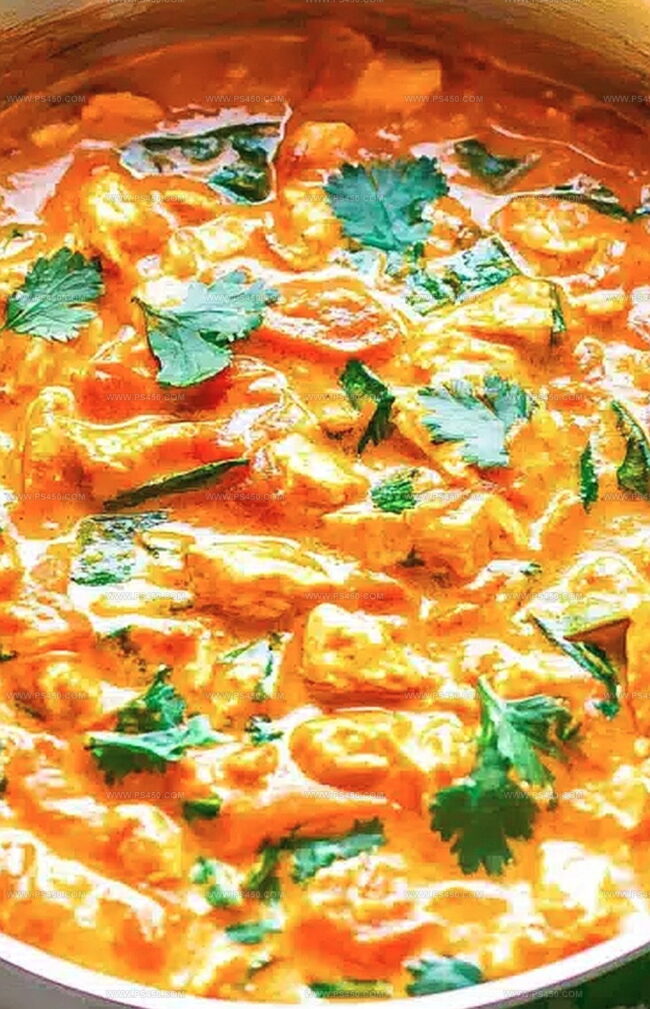 Why Thai Chicken Coconut Curry Is A Flavor Bomb