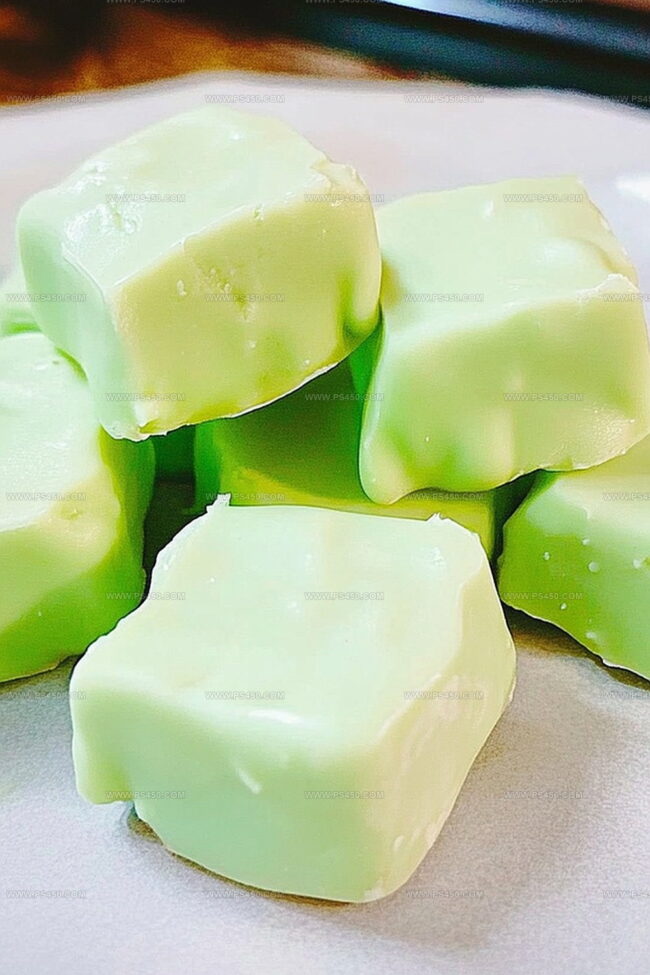 Why White Chocolate Mint Fudge Is So Cool And Sweet