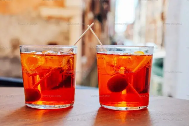 What’s the Difference Between an Italian Spritz and a Classic Spritz?