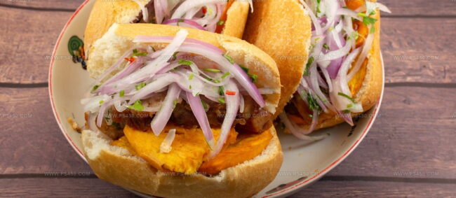 Pan Con Chicharron