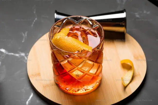 Why Are Italian Cocktails Often Served Before Dinner?
