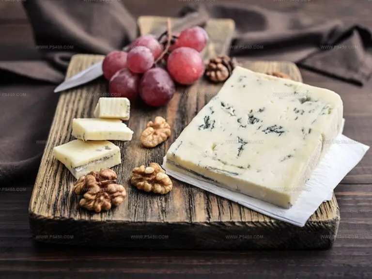 Roquefort or Blue Cheese: Spotting the Distinction